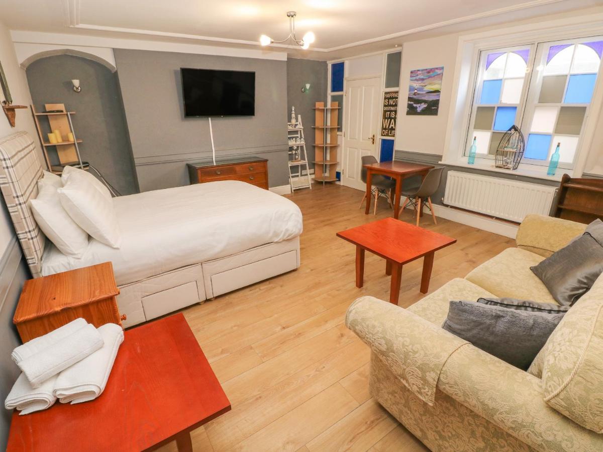 Studio Apartment Tenby Exterior photo